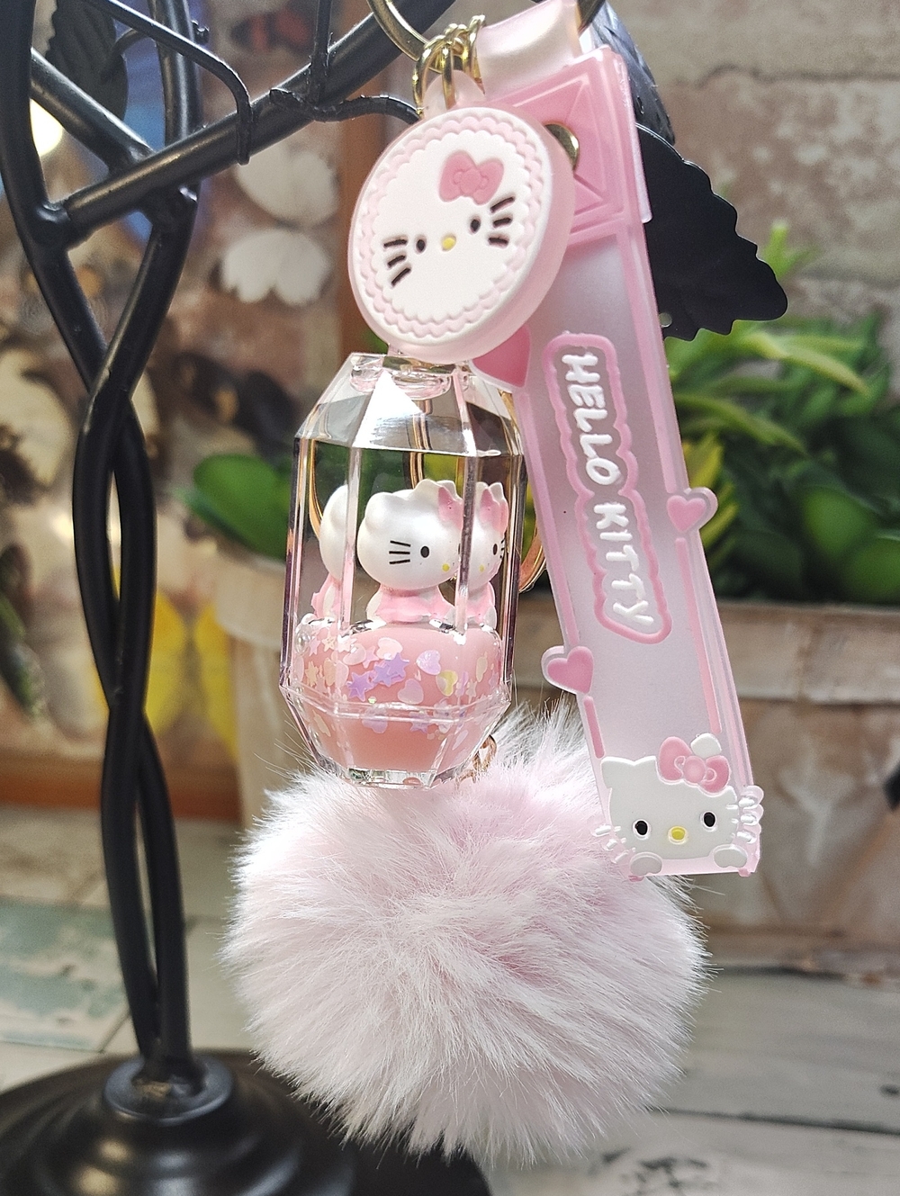 🩷Hello Kitty Pink Pom Pom & Crystal Liquid Filled Charm Keyring🩷